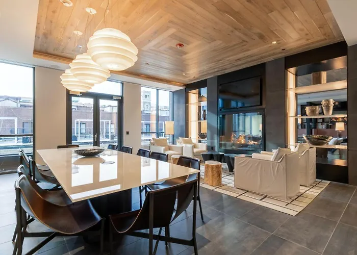 W Loop W Pool Gym Nr Fulton Mkt Chi-273 *