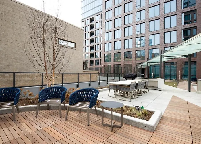 W Loop W Pool Gym Nr Fulton Mkt Chi-273